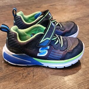 Boys sketcher shoes size 9